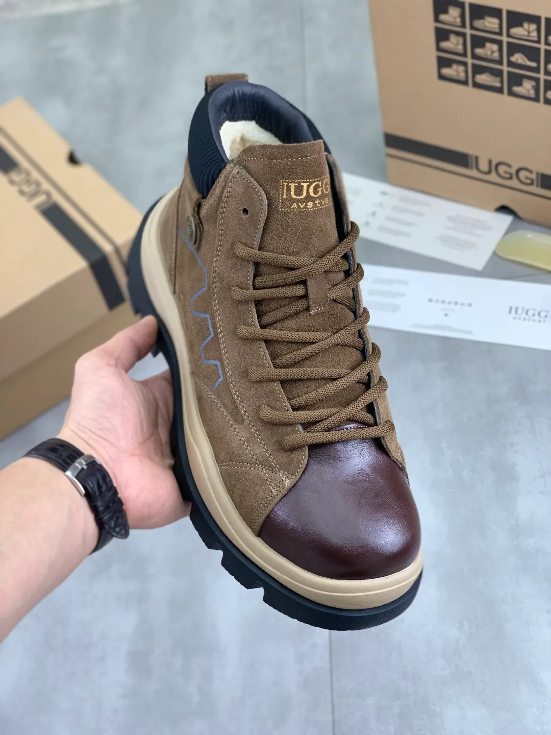 Men's men's shoes 💰P620 New arrival 🆕🆕🆕 IUGGI men's British retro Martin boots Winter new men's outdoor hiking boots First layer of cowhide on the outside and wool on the inside Comfortable and warm sole Rubber outsole Non-slip and firm Trendy and fashionable Casual and versatile Size: 39-44 Three colors A6869
